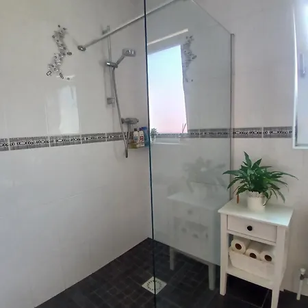 Tinnock * Dloughtane