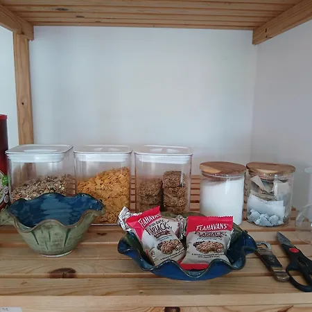 לינה וארוחת בוקר Tinnock Dloughtane