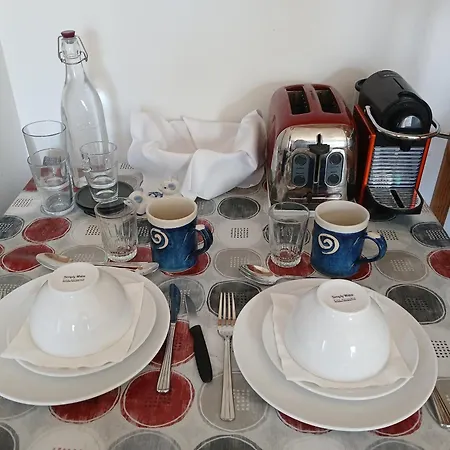 לינה וארוחת בוקר Tinnock Dloughtane