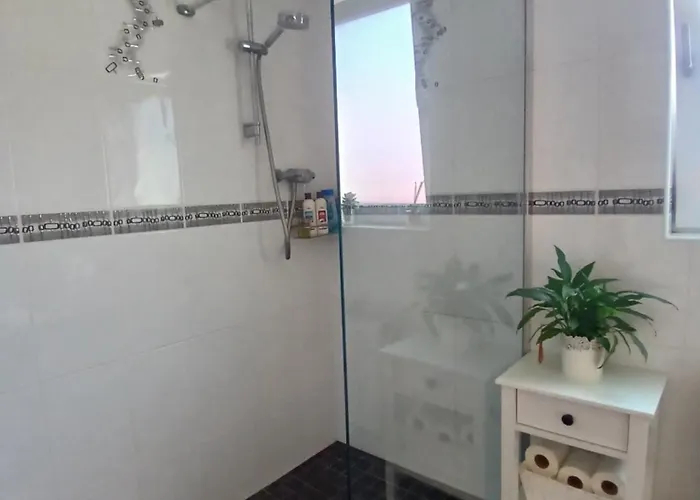 Tinnock * Dloughtane